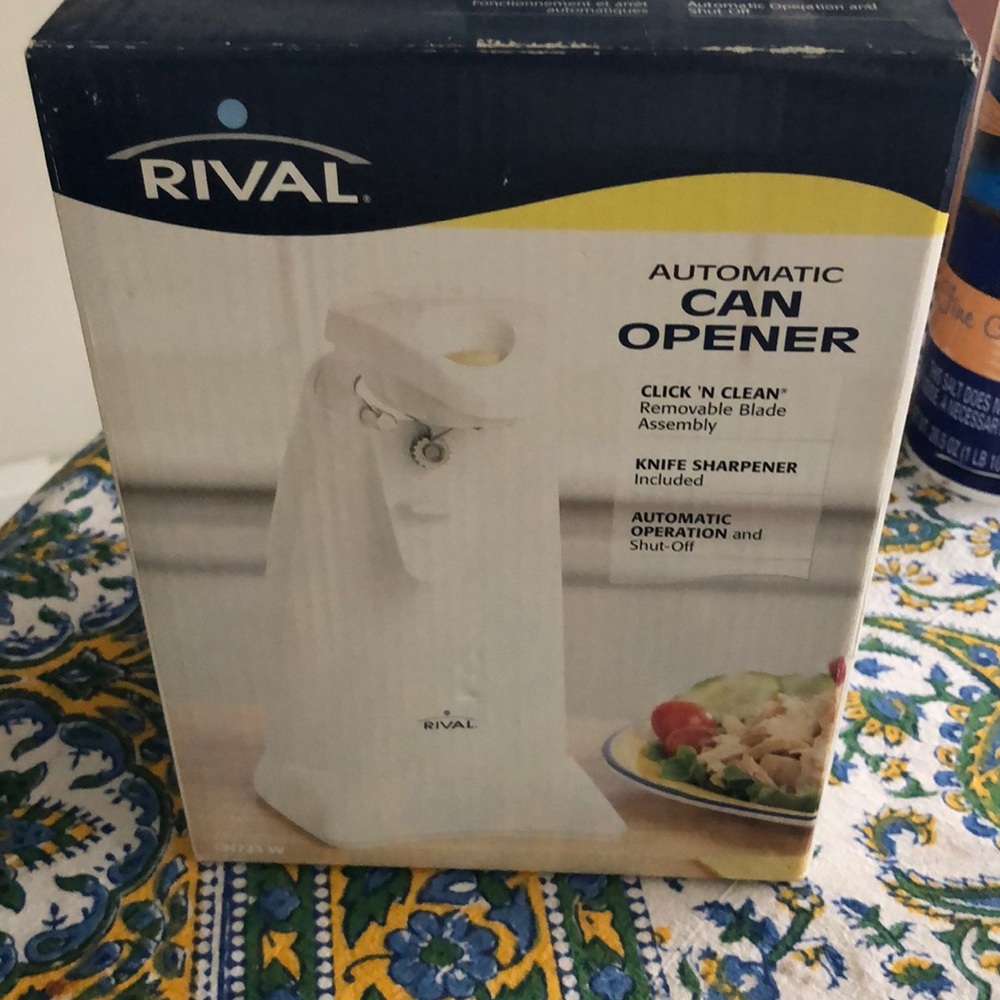 Vintage 2001 new in box Rival automatic can opener